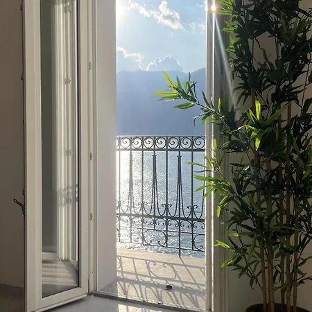 2-Bed Apt With Stunning Lake Como Views & Terrace Appartement *